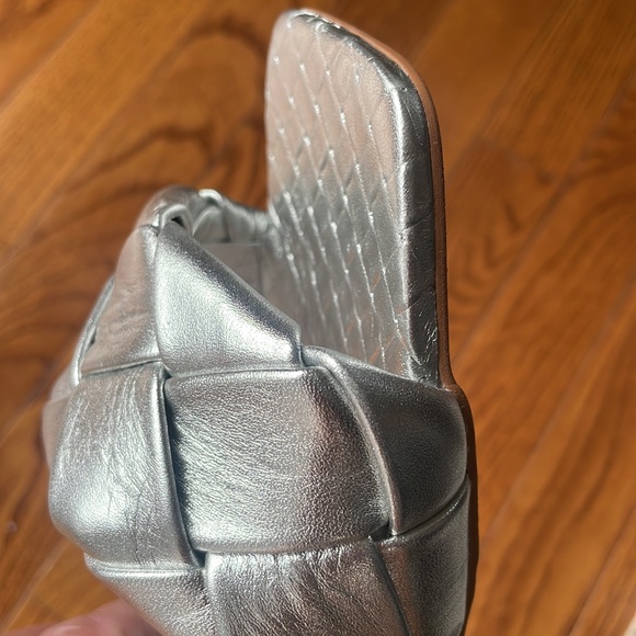 Vince Camuto Heels in SILVER!🖤 - Picture 8 of 11